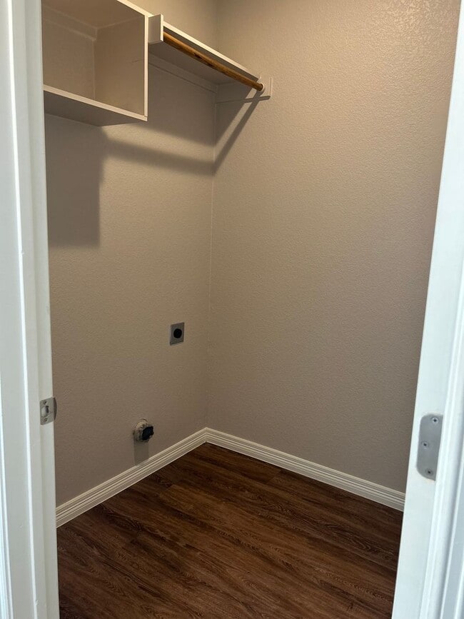 Building Photo - SUMMER MOVE IN SPECIAL