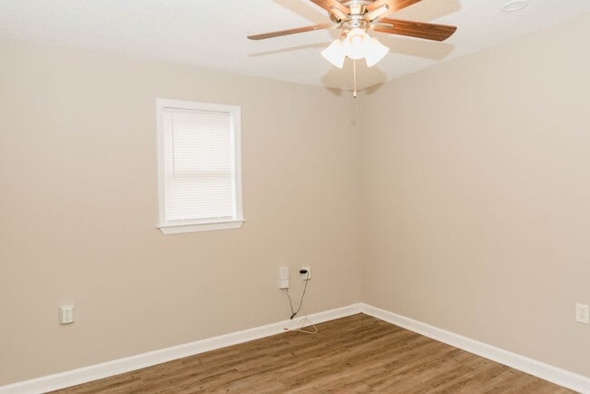 Building Photo - 2780 Hall Dr SE