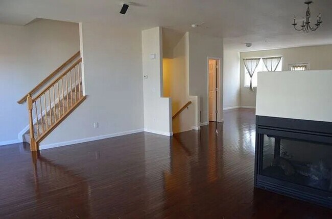Building Photo - 839 Victoria Ridge Point