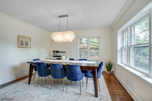 Building Photo - 304 Forest Dr S