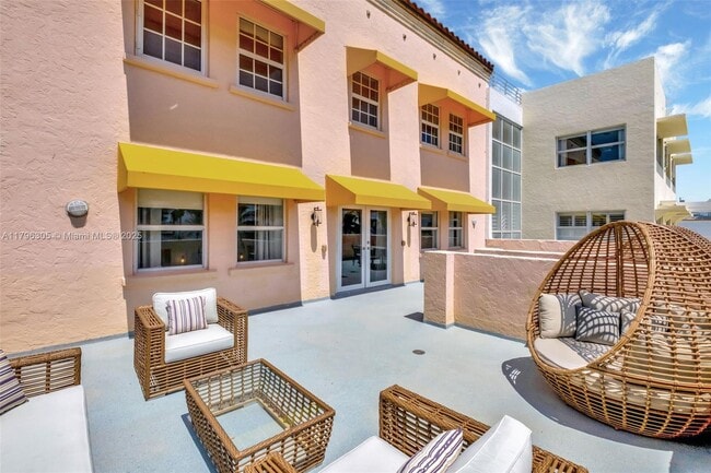 Building Photo - 834 Ocean Dr