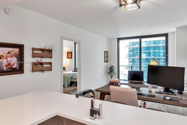 Building Photo - 801 S Miami Ave