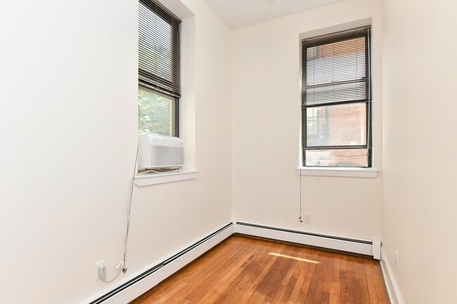 Building Photo - 1115 Willow Ave