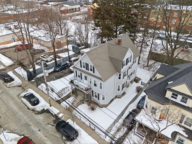 Building Photo - 111 Dustin St