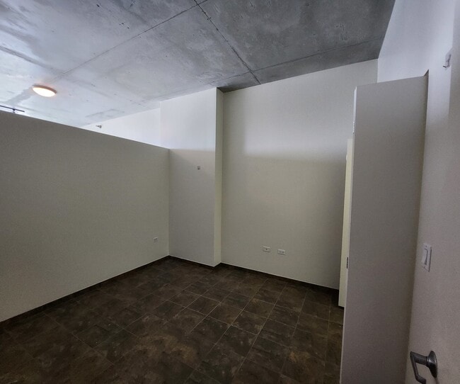 Building Photo - 235 W Van Buren St