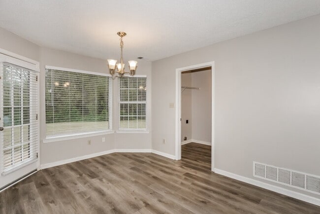 Building Photo - 4444 Shadow Ridge Dr