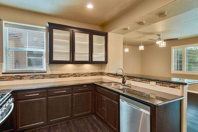 Building Photo - Exceptional 3BR Condo in Folsom! Stylish U...