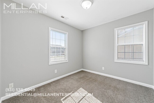 Building Photo - Cozy 2-Bedroom with Outdoor Space & Everyd...