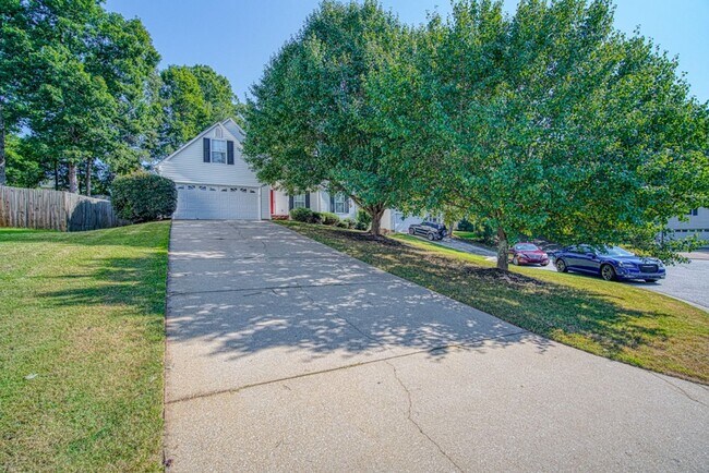 Building Photo - Spacious 4 BR, 2 BA Home On Quiet Cul de Sac, Private Fenced Backyard, Community Pool