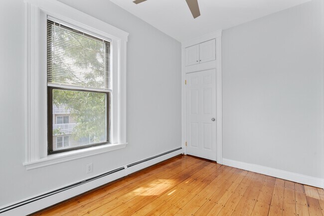 Building Photo - 106 L St