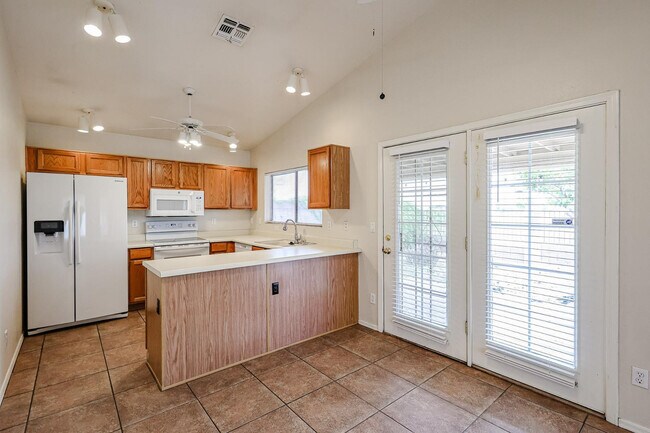 Building Photo - 10935 W Ruth Ave