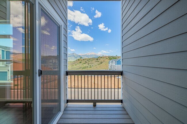 Building Photo - Luxury 4 Bed Townhouse with Amazing City and Mt Views on Westside