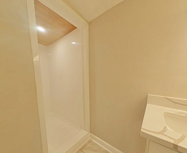 Building Photo - 249 Laurel Ave SW