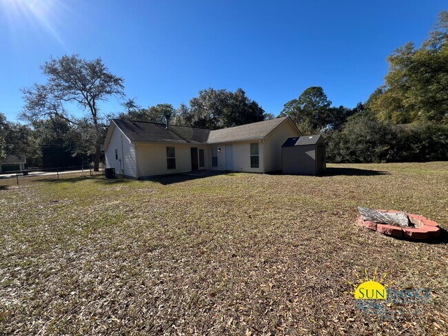 Building Photo - Gorgeous 3 Bedroom Home in Crestview!