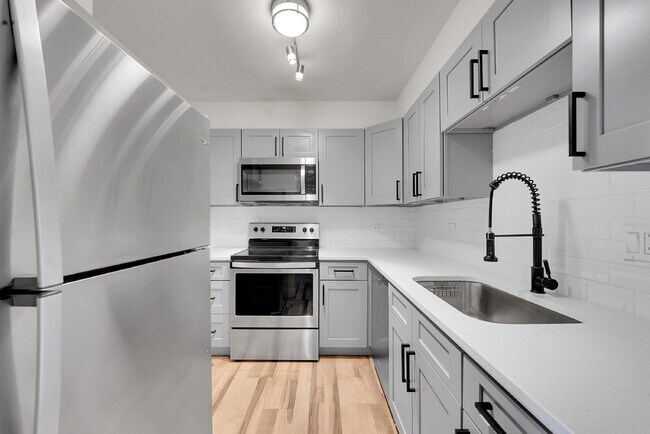 Building Photo - $1,950, 2-bed, 1-bath located in Denver wi...