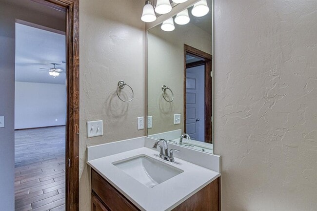 Building Photo - 6509 SE 87th St