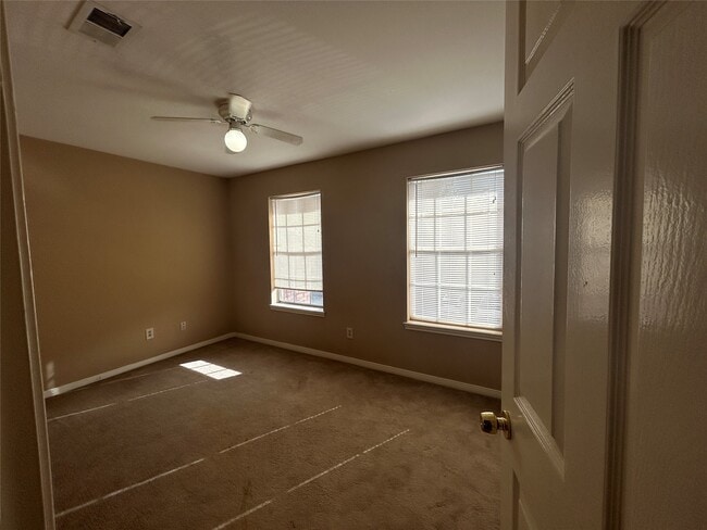Building Photo - 2030 Plantation Dr
