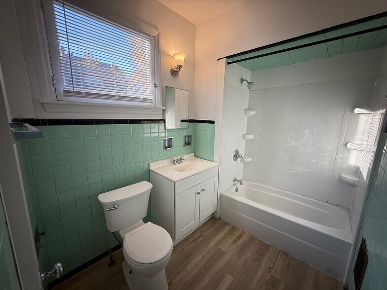 Building Photo - 5704 Darlington Rd