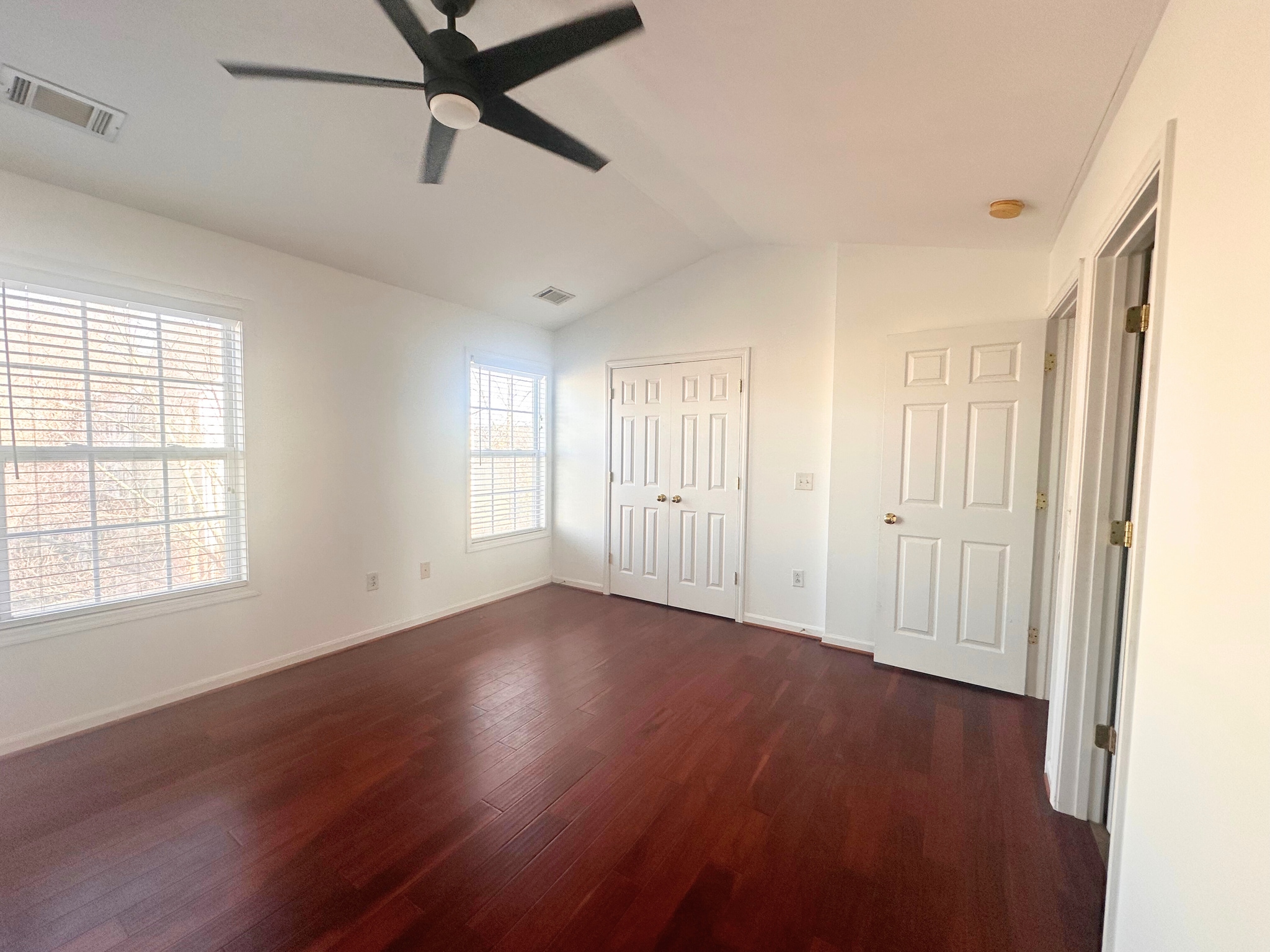 Building Photo - 307 Savoy Ct