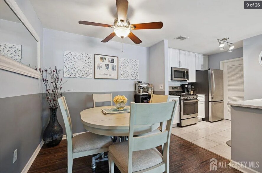 Building Photo - 394 Carhart Ct