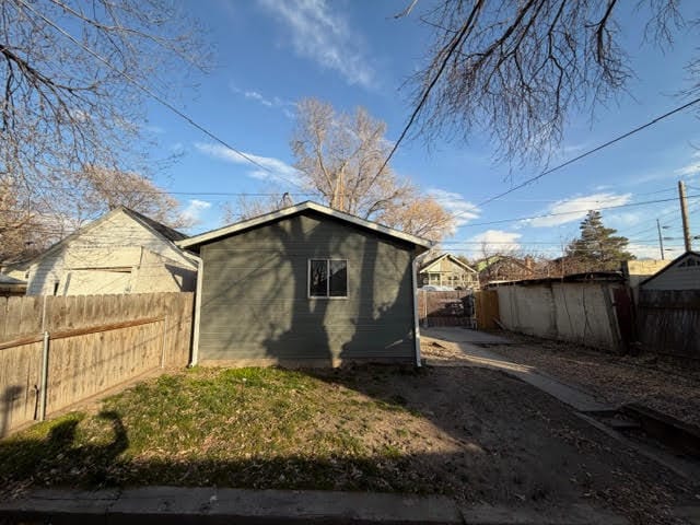 Building Photo - 829 S McClelland St