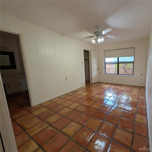 Building Photo - 15 Upas Ave