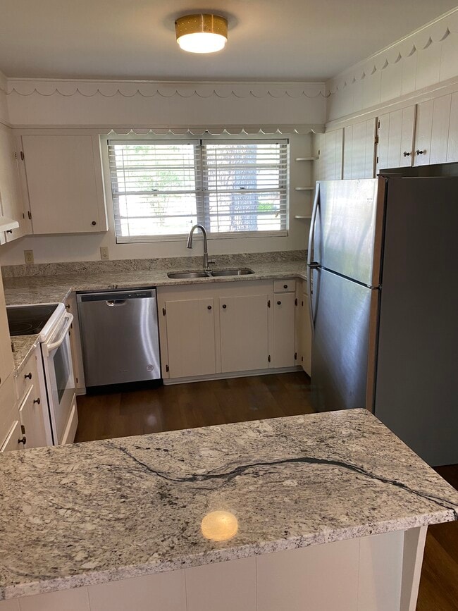 Building Photo - 455 Sandefur Dr