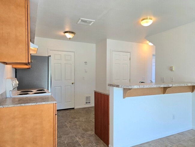 Building Photo - 1205 Frontier Cir E