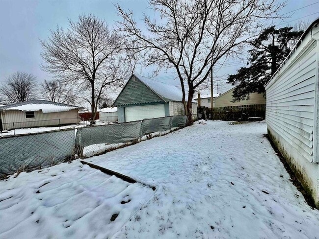 Building Photo - 30240 Groveland St