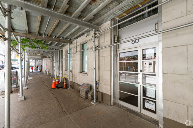 Entrance - 835 Broadway