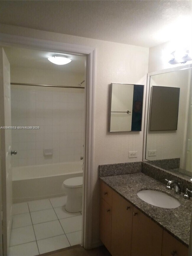 Building Photo - 2589 Centergate Dr