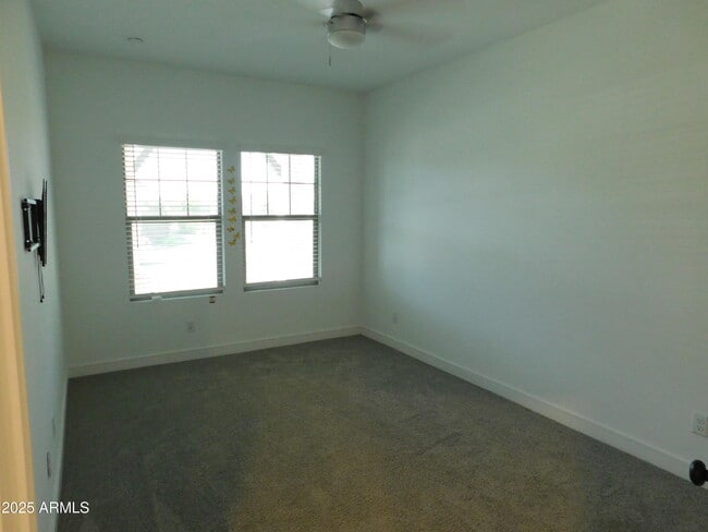 Building Photo - 42510 W Vincent Dr