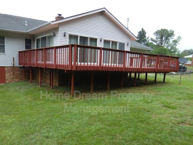 Building Photo - 10451 Edgehill Ln