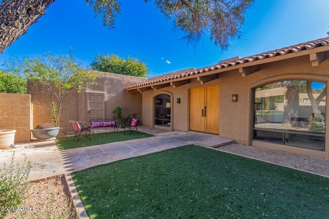 Building Photo - 4450 E Camelback Rd