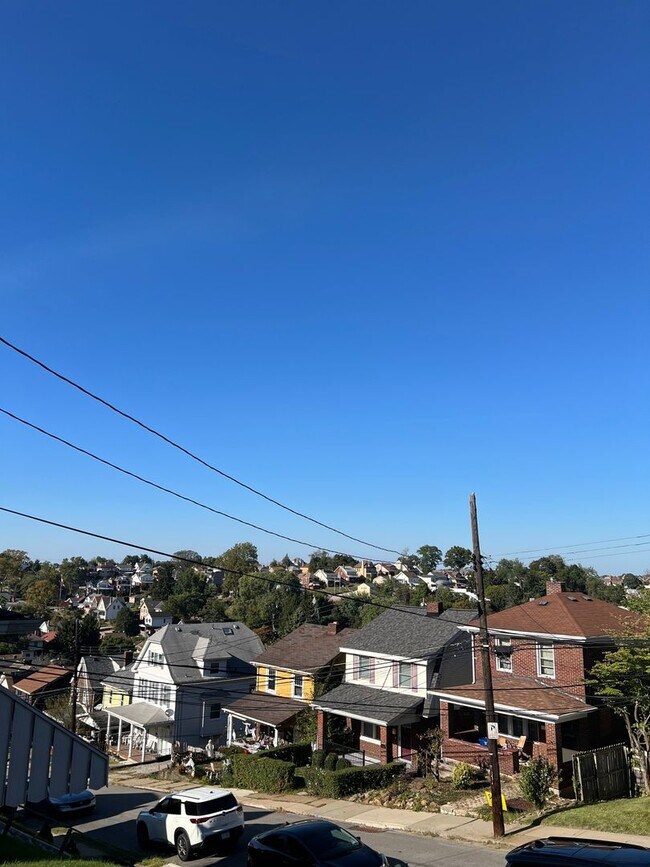 Building Photo - Charming 1BR Duplex in Pittsburgh