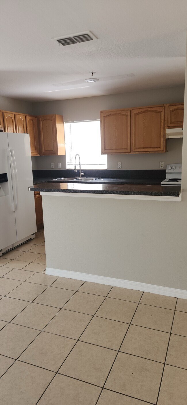 Building Photo - 963 E Main St