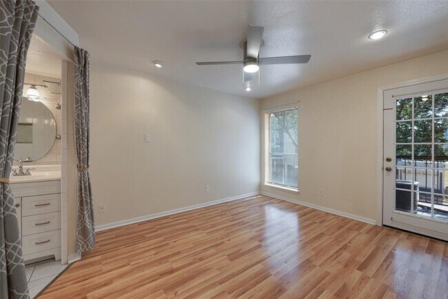 Building Photo - 18519 Egret Bay Blvd