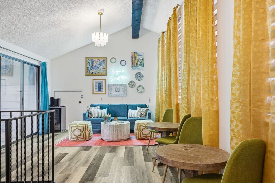 Building Photo - 1818 Moreshead St