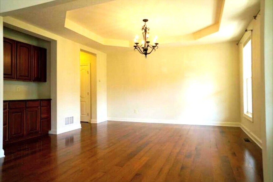 Building Photo - 8616 Maple Leaf Ct
