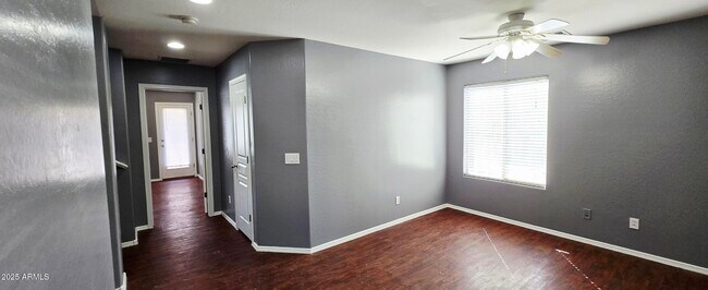 Building Photo - 587 S Buena Vista Ct