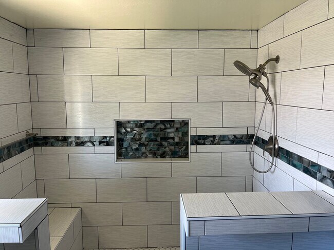 Building Photo - **NOVEMBER FREE** La Cresta Home with Pool