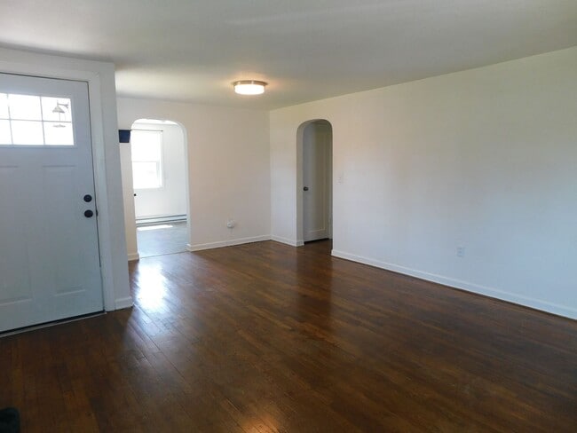 Building Photo - Adorable 2 Bedroom 1 Bath House With A Large Bonus Room