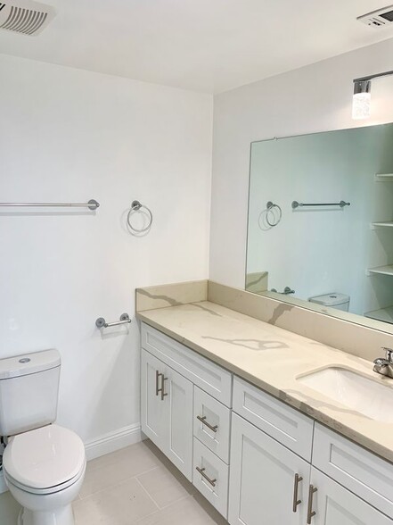 Building Photo - 11753 Iowa Ave