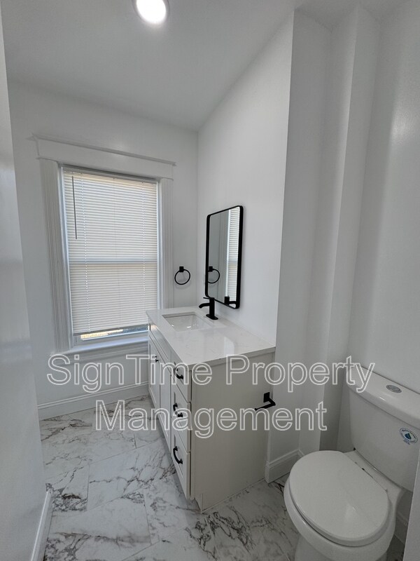 Building Photo - 25 Wayside Ave