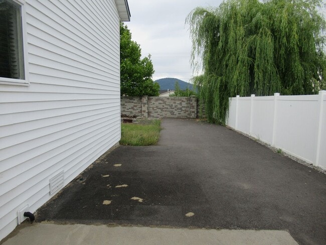 Building Photo - 6700 N Harris Hawk Ln