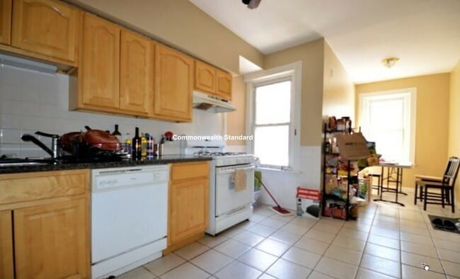 Building Photo - 10 Strathmore Rd