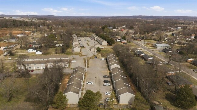 Building Photo - 1225 N Lee Dr