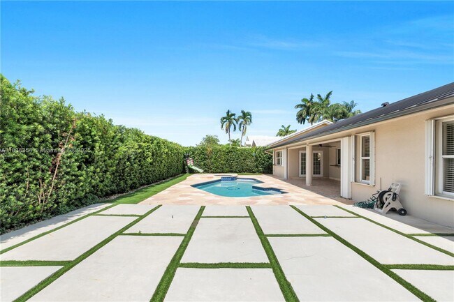 Building Photo - 8482 NW 166th Terrace