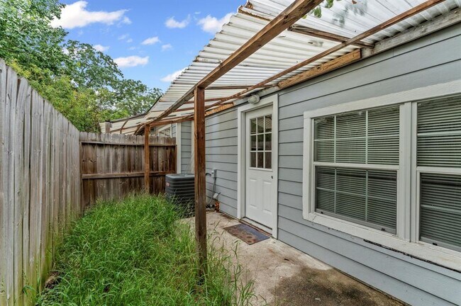 Building Photo - 3216 Avenue I