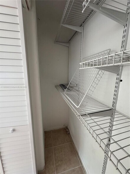 Building Photo - 5122 SW 92nd Ter